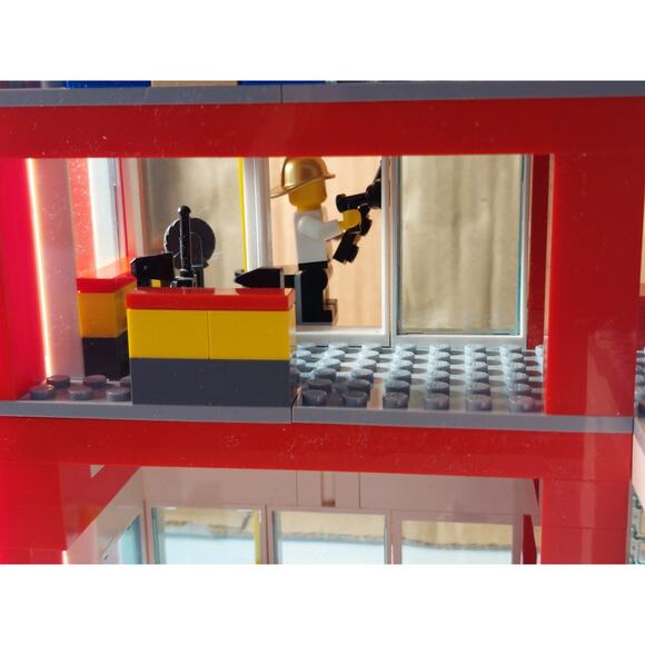 FIRE STATION & 3Vehicles LEGO CITY Set #60004 100% COMPLETE + ALL 5 Instructions - Picture 8 of 16